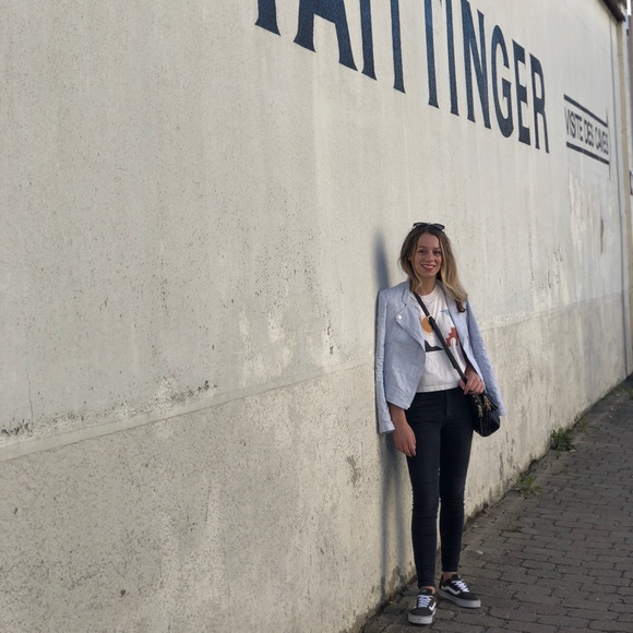 Meet your Posher, Genevieve - Picture 1 of 1